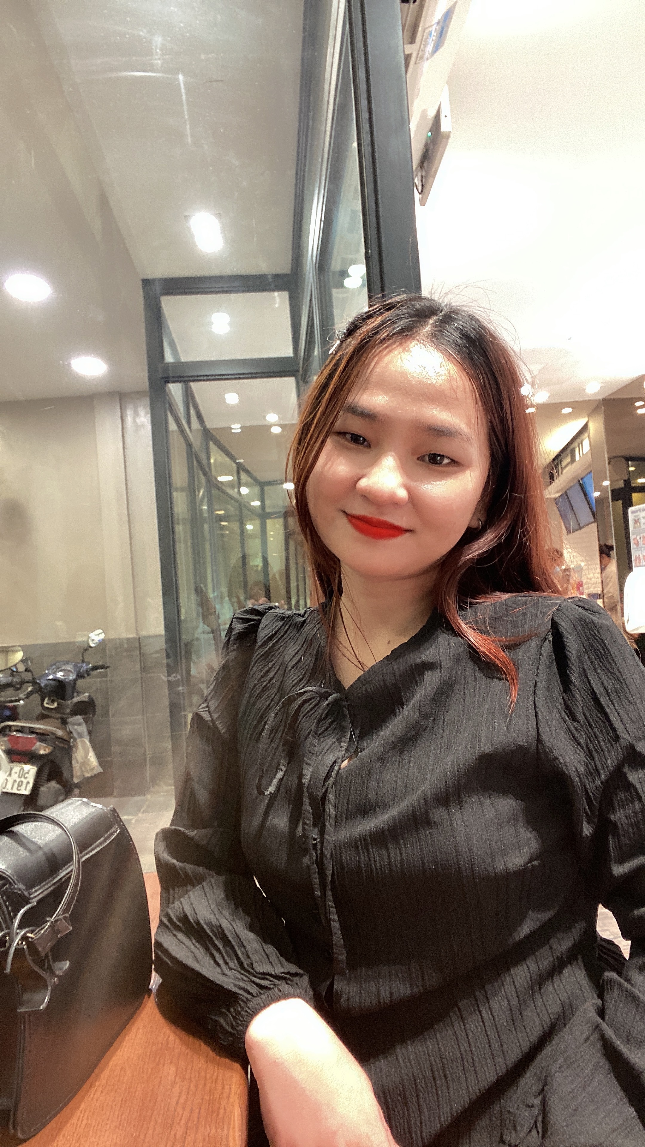 Mai Nguyên Hồng Vân 