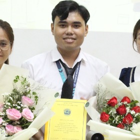 Đinh Phạm Hồng Phon