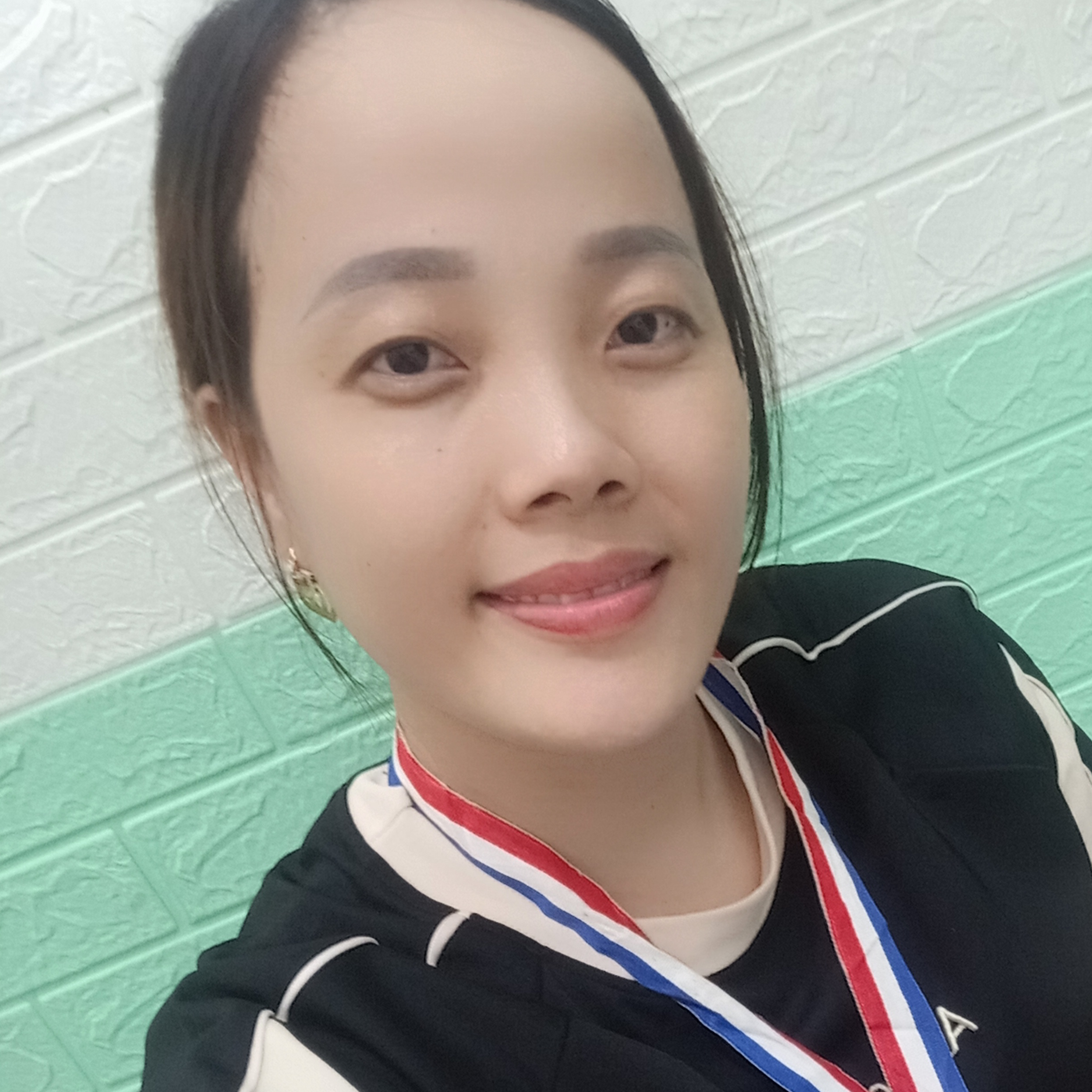 NGUYỄN THỊ ÁNH GÕ