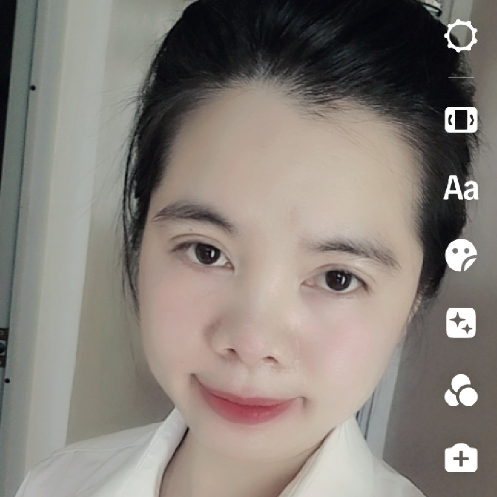 VƯƠNG THỊ HOÀNG CÚC 