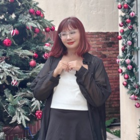 Nguyễn hoàng thùy linh