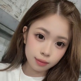 ĐINH NGỌC
LINH        丁⽟玲