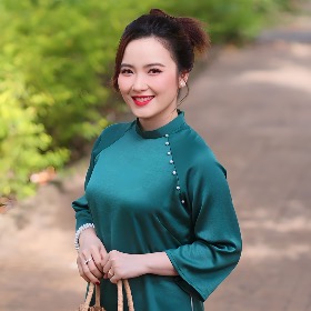 BẠCH NGỌC TRANG THANH