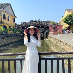 HOÀNG LOAN