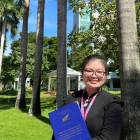 Hoàng ngọc Phương vy